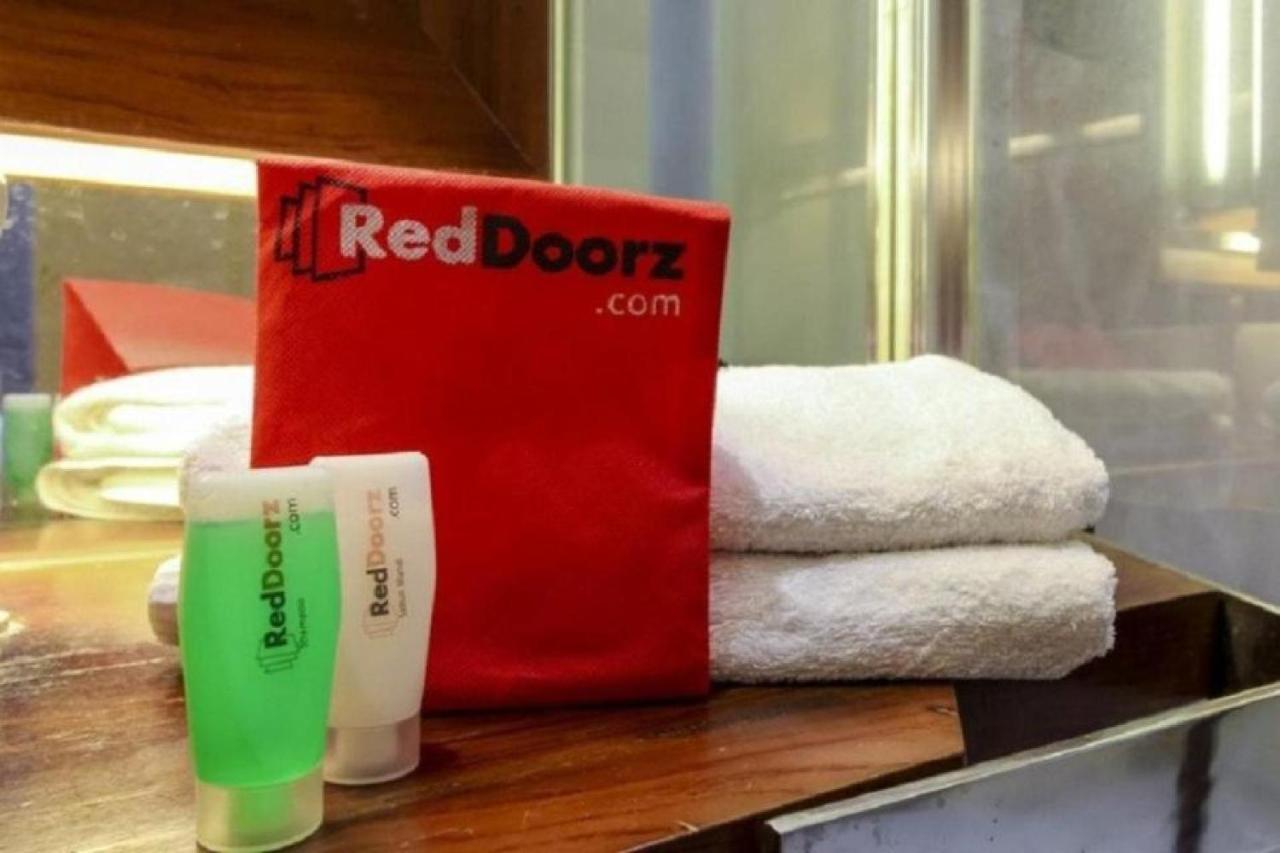 Reddoorz Near Widya Mandala University Surabaya Exteriör bild