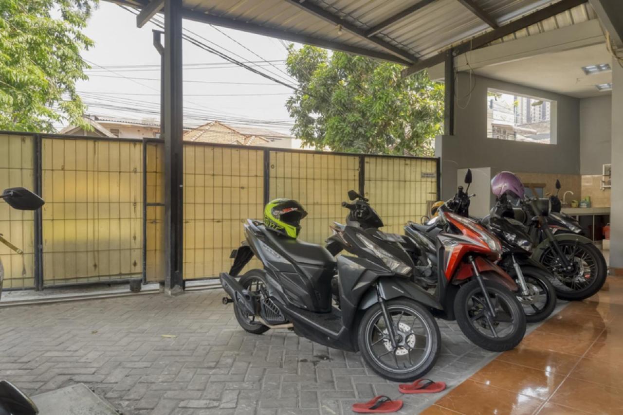 Reddoorz Near Widya Mandala University Surabaya Exteriör bild