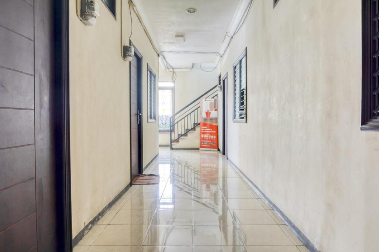 Reddoorz Near Widya Mandala University Surabaya Exteriör bild