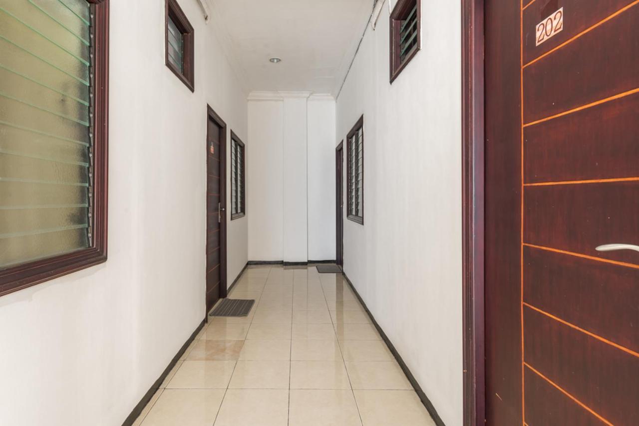 Reddoorz Near Widya Mandala University Surabaya Exteriör bild